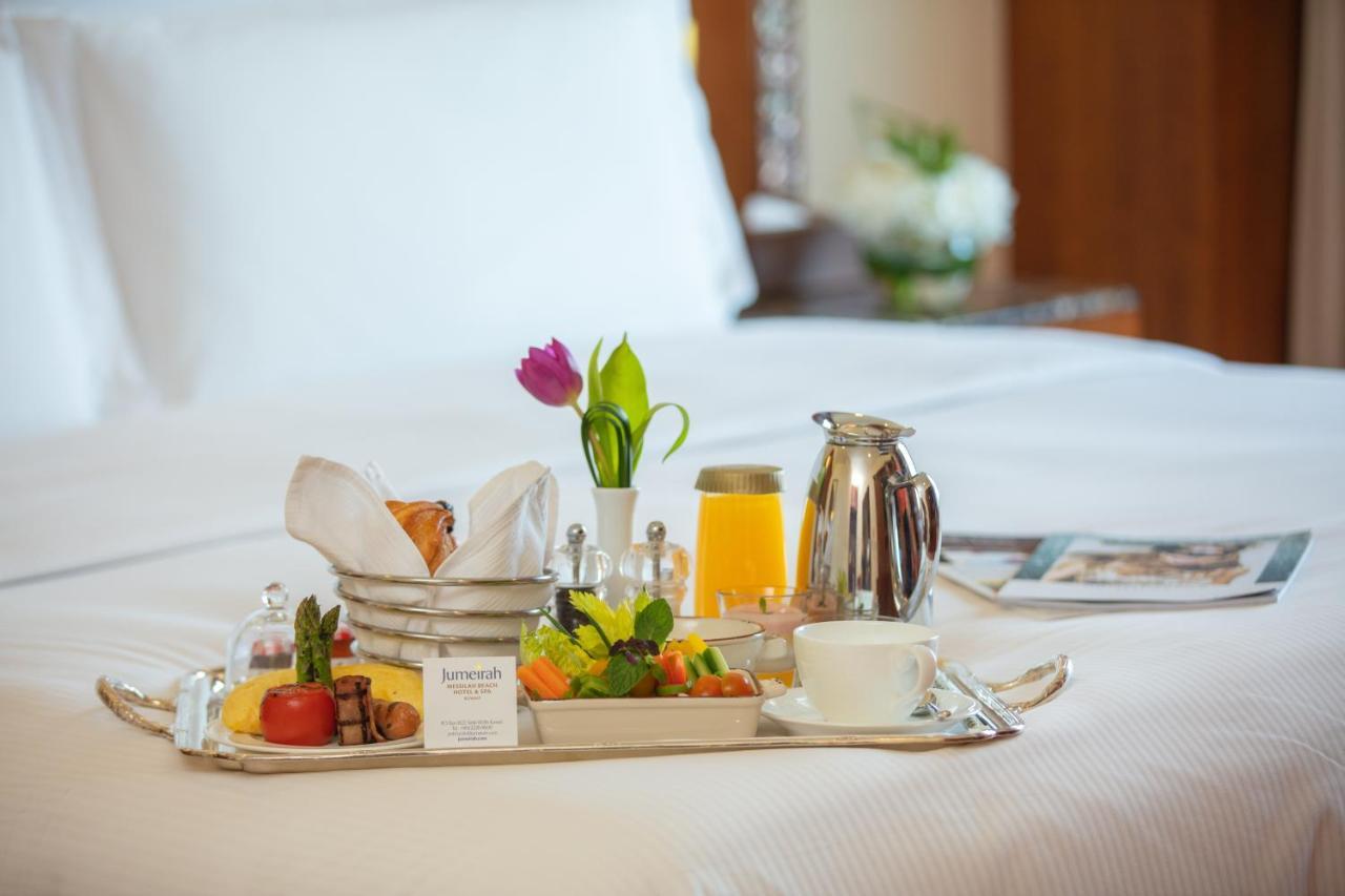 Jumeirah Messilah Beach Kuwait Kuwait City Esterno foto Room service