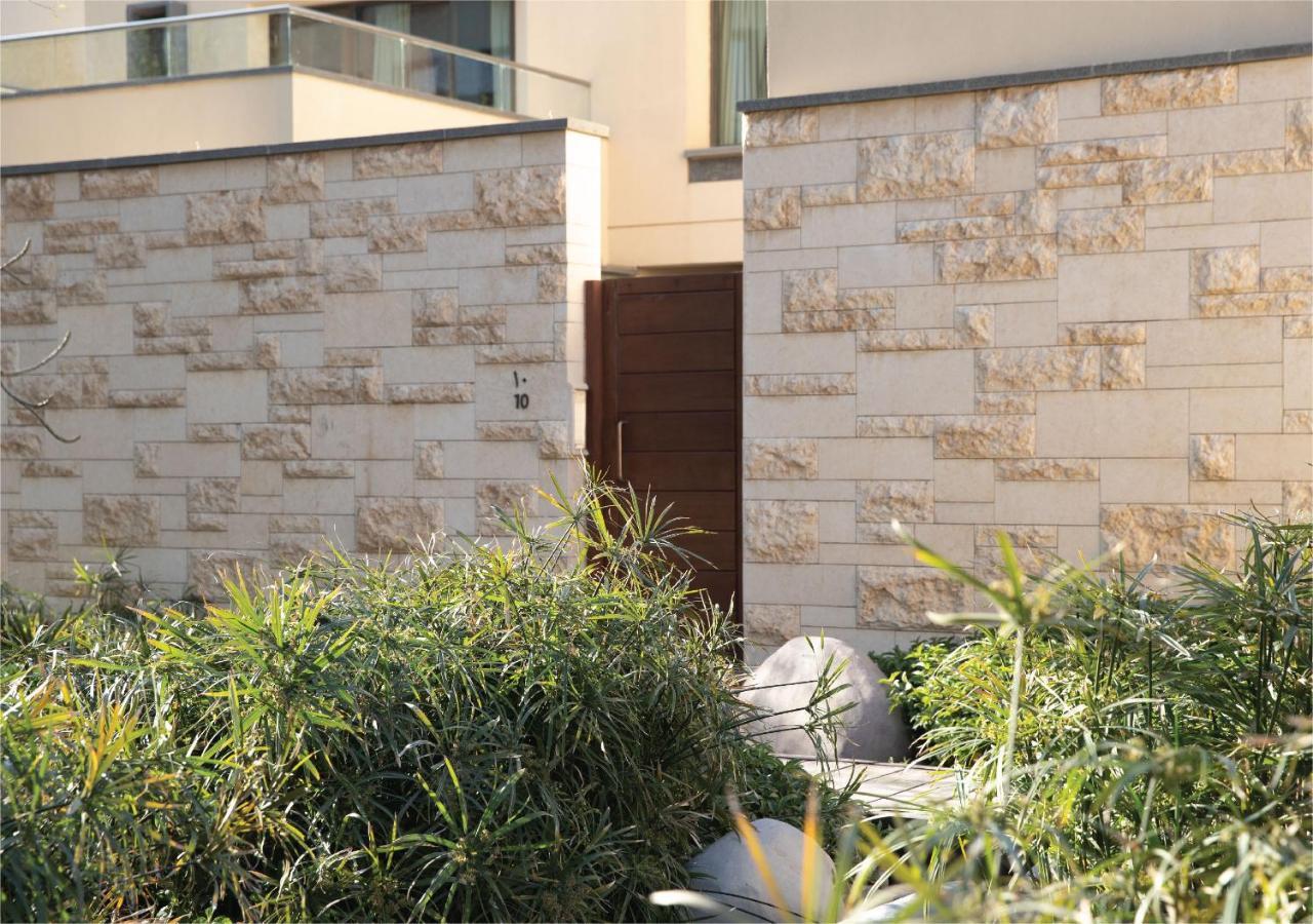 Jumeirah Messilah Beach Kuwait Kuwait City Esterno foto A house in the village