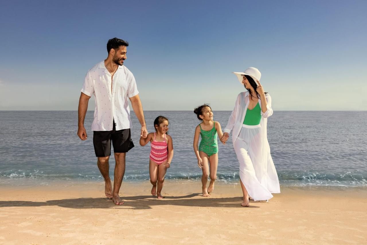 Jumeirah Messilah Beach Kuwait Kuwait City Esterno foto Family on the beach