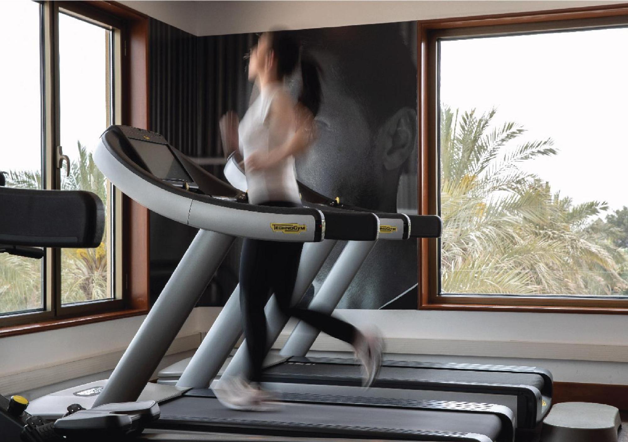 Jumeirah Messilah Beach Kuwait Kuwait City Esterno foto A treadmill in use