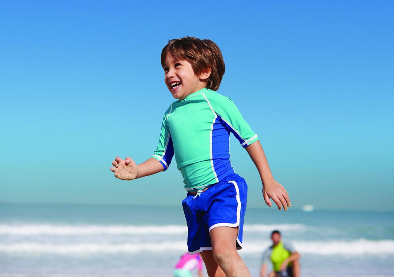 Jumeirah Messilah Beach Kuwait Kuwait City Esterno foto A child wearing a rash vest
