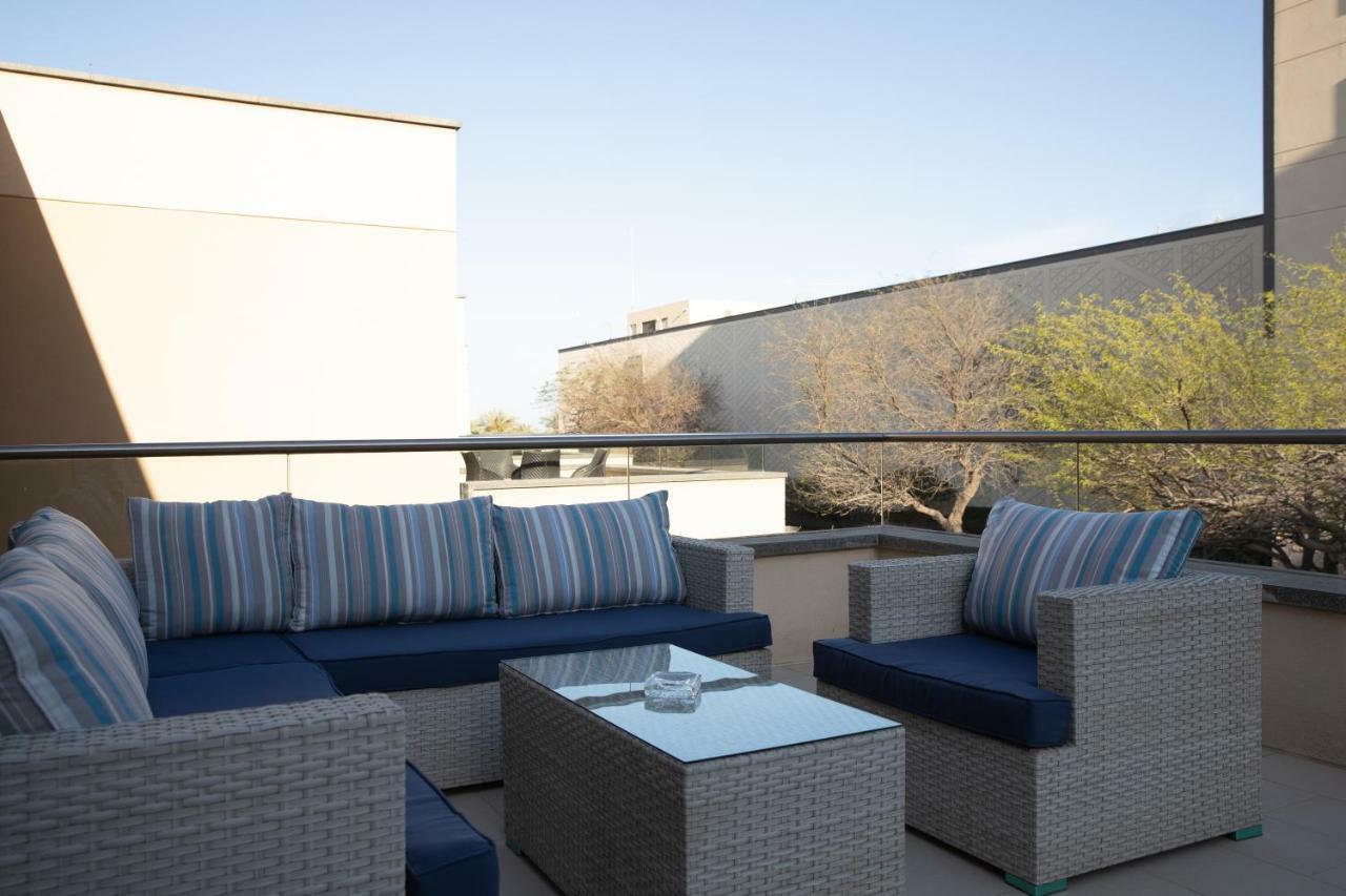 Jumeirah Messilah Beach Kuwait Kuwait City Esterno foto A rooftop lounge at the Hotel Indigo in Scottsdale, Arizona