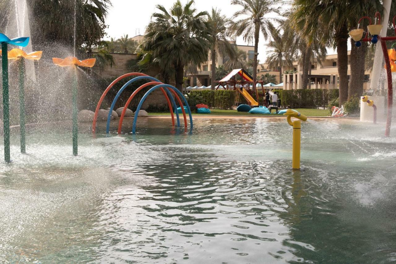 Jumeirah Messilah Beach Kuwait Kuwait City Esterno foto Splash the Sun Water Park